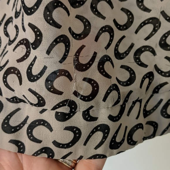 Horseshoe pattern sheer top - Picture 5 of 7